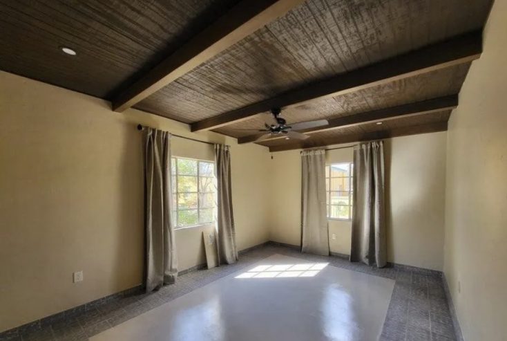 1 bed 1 bath apartment in quiet area right by the campus!
