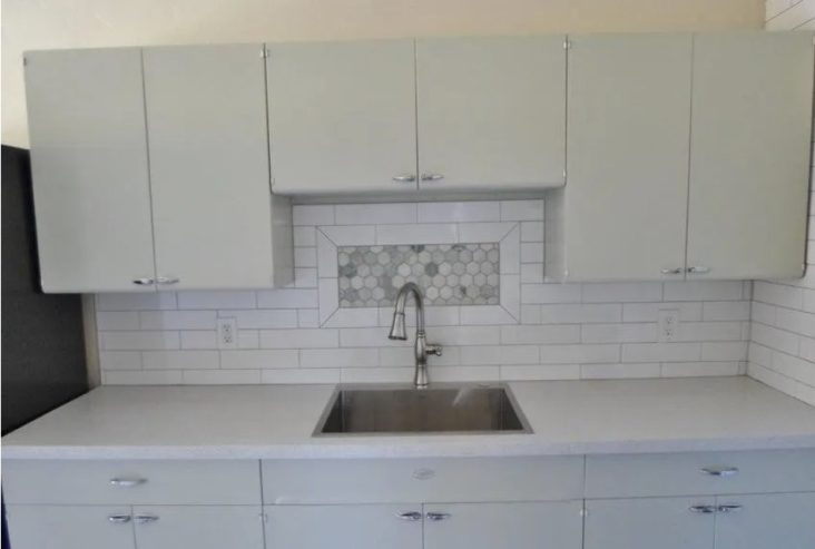 1 bed 1 bath apartment in quiet area right by the campus!