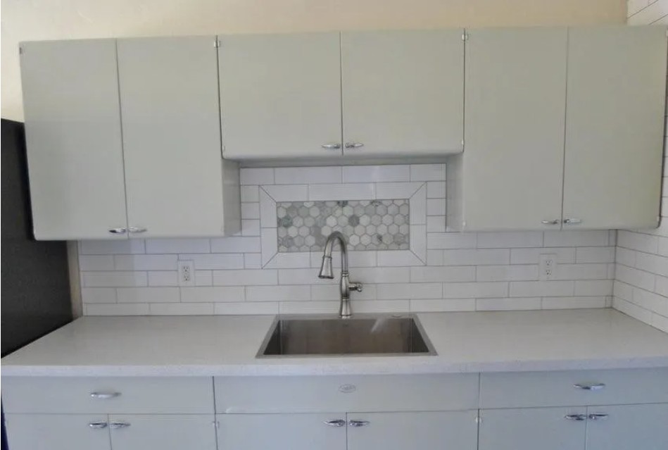 1 bed 1 bath apartment in quiet area right by the campus!