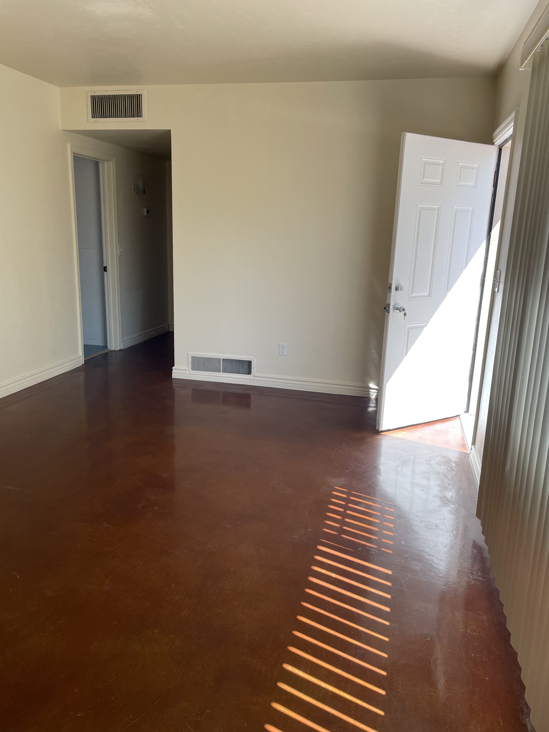 Quiet 2 Bedroom Townhome 3 blocks from Campus